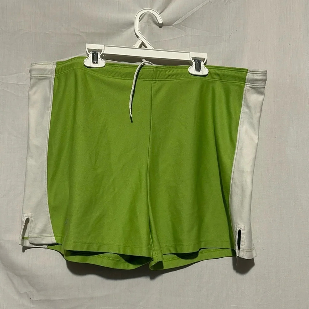 women's green & white Under Armour shorts size large